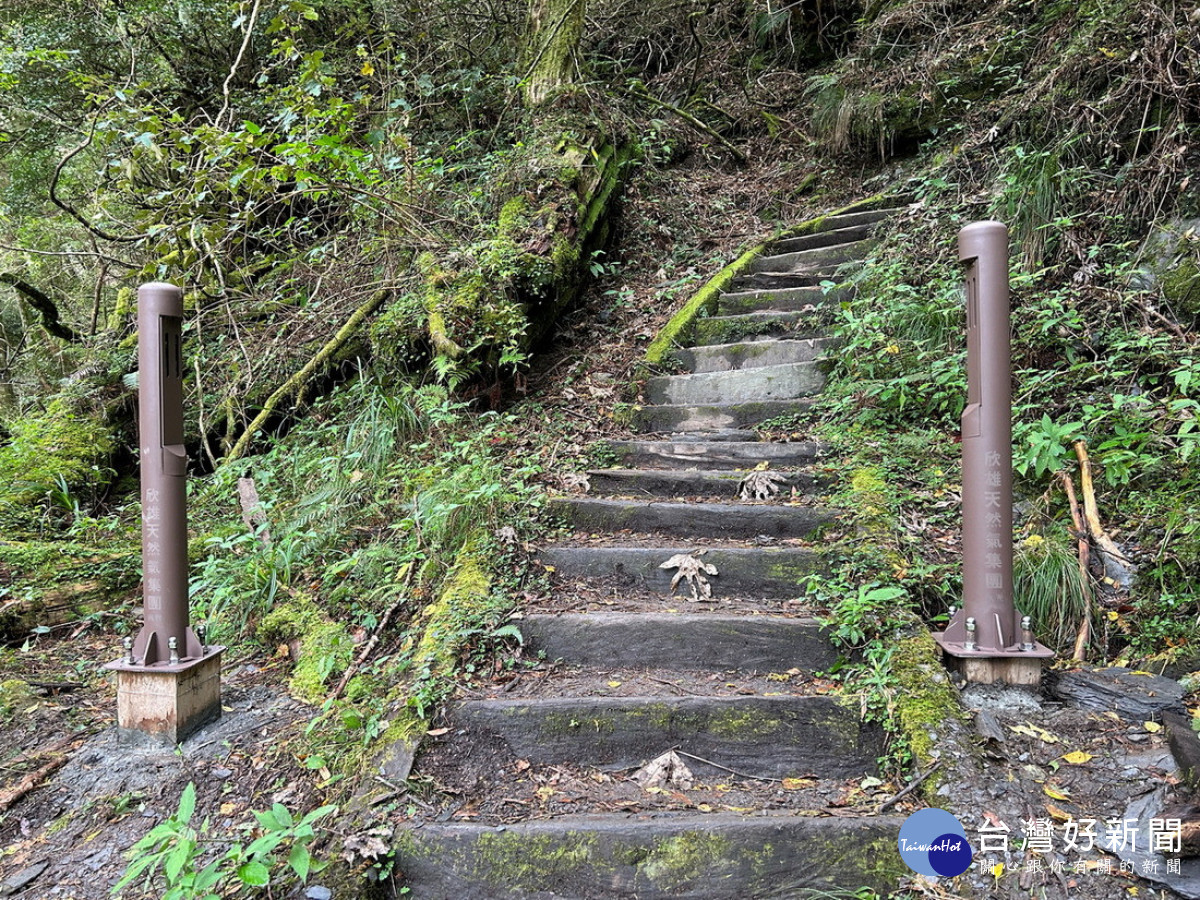 庫哈諾辛山登山口設置完成「雙向人員流量計數器」現況。（玉管處提供）