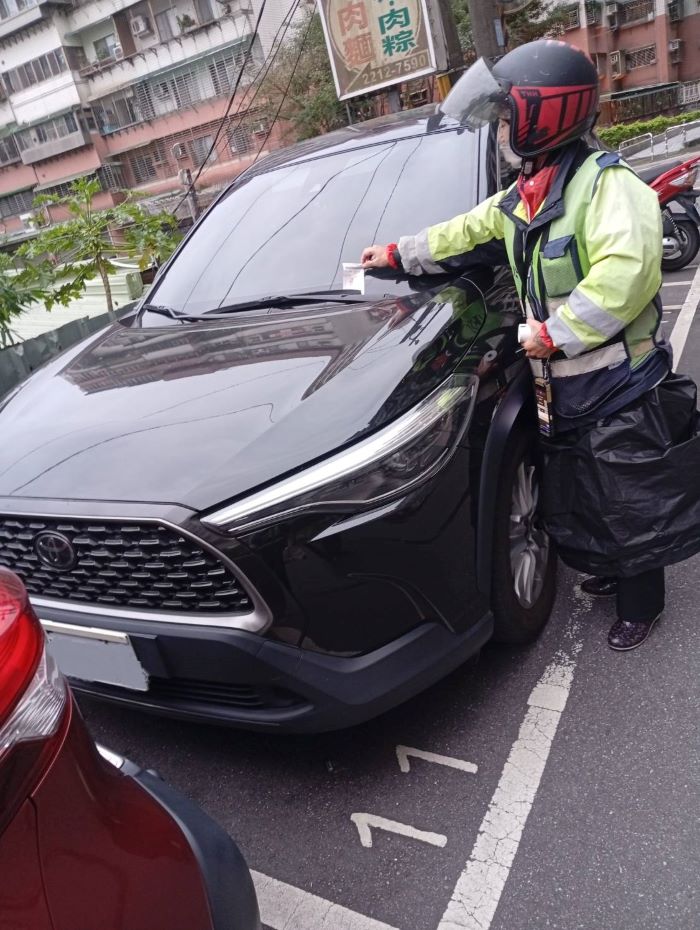 《圖說》汽車開單示意圖。〈交通局提供〉