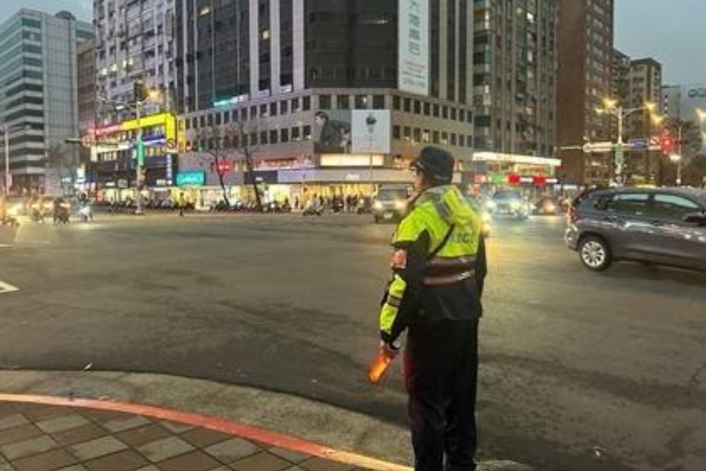 行憲紀念日假期 北市警局加強交通疏導 維護交通順暢 22 MEITU 20251222 165353295 1