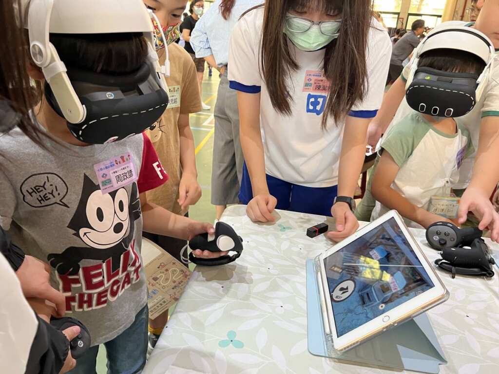 ▲十興國小攜手埔和國小、豐田國小,成立「三校創課聯盟」,透過巡迴示例教學、教師增能工作坊及科技展分享,成為縣內具指標性的「教練學校」。