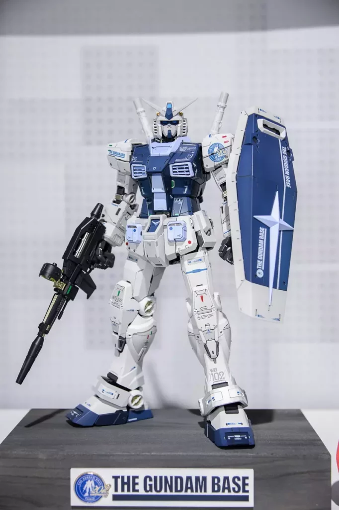 RG 1／144 RX-78-2鋼彈 Ver.2.0 [THE GUNDAM BASE 配色]，售價新台幣1,260元。