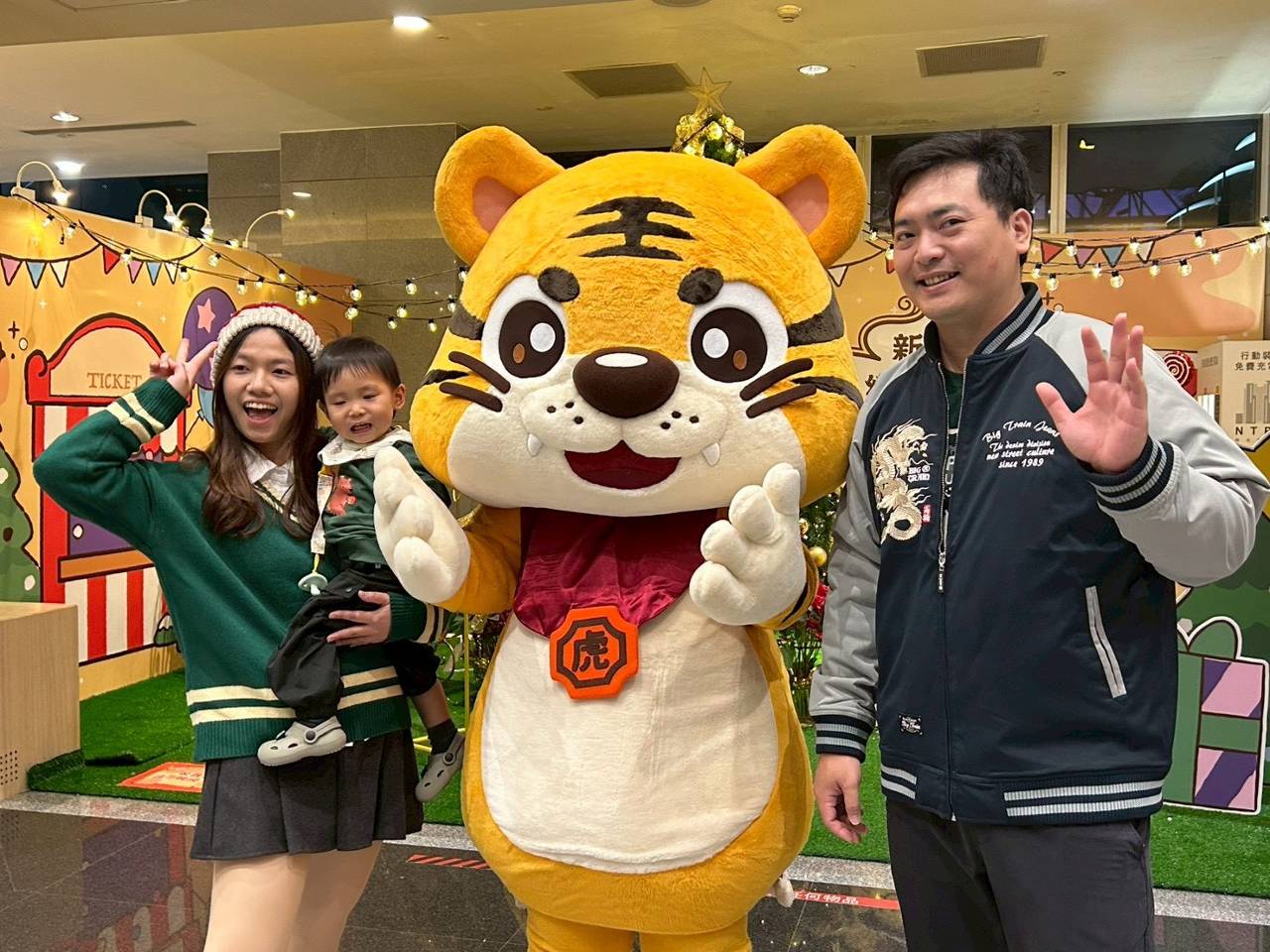 萬人齊聚耶誕城 新北平安晚會歌聲點亮平安夜