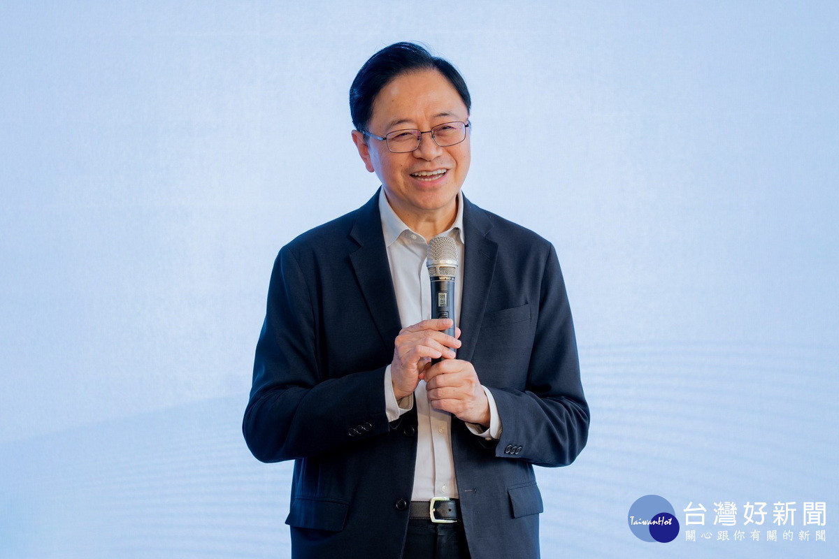 桃園市長張善政於「文欣國小AI智慧教室啟用」中致詞。<br /><br />