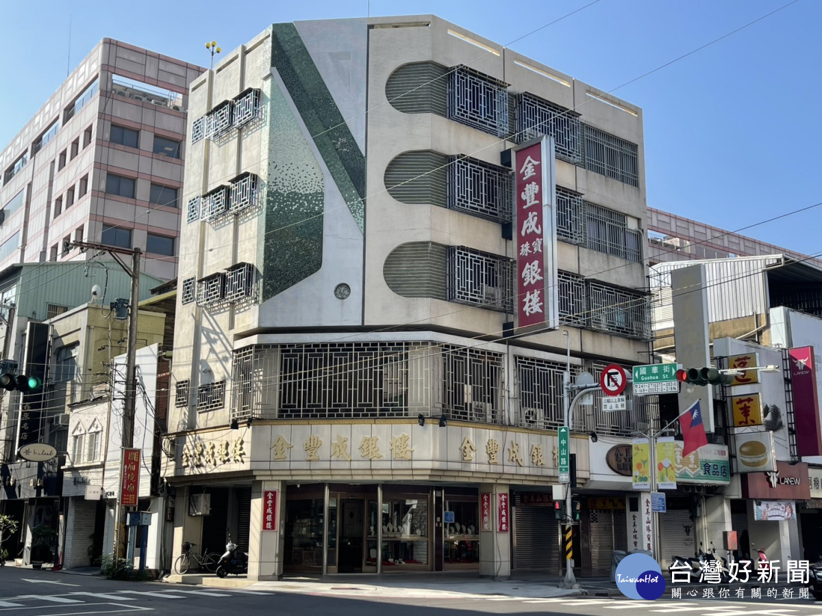 嘉義市「地王」由中山路兩側東起國華街西至忠義街商業區的榮段2小段70－22地號土地蟬聯，為每平方公尺321,216元（每坪約106萬元）。（圖／嘉義市府提供）