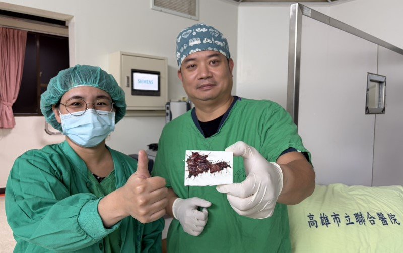 高市聯醫攜手高雄榮總提供「內視鏡黏膜下剝離術(ESD)」 七旬婦體檢揪出大腸癌 聯醫微創手術開刀復原