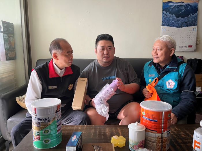 關懷高齡榮民眷 臺北市榮服處寒冬送暖傳溫情 29 《圖說》高齡榮民眷蘇德雨之子。〈臺北市榮服處提供〉