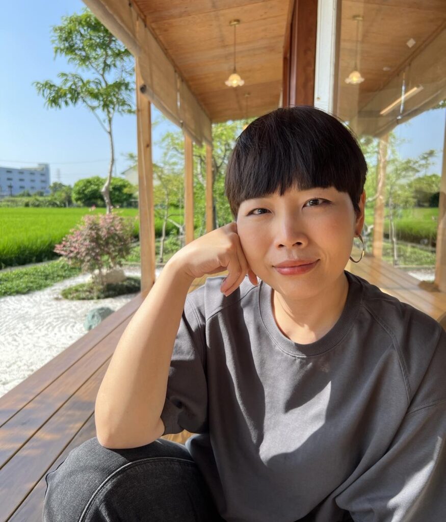 同獲文壇兩大獎 東海大學林佳儀以新詩摘林榮三與時報文學獎 31 %E5%9C%96%E4%BA%8C%EF%BC%9A%E6%9E%97%E4%BD%B3%E5%84%80%E9%99%A4%E4%BA%86%E6%98%AF%E7%A0%94%E7%A9%B6%E7%94%9F%E3%80%81%E8%A9%A9%E4%BA%BA%E4%BB%A5%E5%A4%96%EF%BC%8C%E5%90%8C%E6%99%82%E6%9B%B4%E8%BA%AB%E5%85%BC%E9%AB%98%E4%B8%AD%E5%9C%8B%E6%96%87%E8%80%81%E5%B8%AB%E3%80%81%E5%A6%BB%E5%AD%90%E8%88%87%E6%AF%8D%E8%A6%AA%E7%AD%89%E5%A4%9A%E9%87%8D%E8%BA%AB