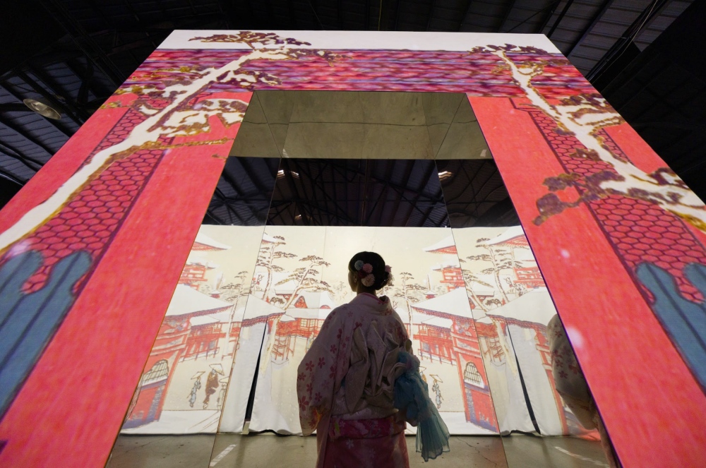 《會動的浮世繪》台北好評落幕 移展高雄駁二再現經典 33 03%E3%80%8A%E6%9C%83%E5%8B%95%E7%9A%84%E6%B5%AE%E4%B8%96%E7%B9%AA%E3%80%8B23%E6%97%A5%E7%A7%BB%E5%B1%95%E8%87%B3%E9%AB%98%E9%9B%84%E9%A7%81%E4%BA%8C%E8%97%9D%E8%A1%93%E7%89%B9%E5%8D%80%E7%99%BB%E5%A0%B4
