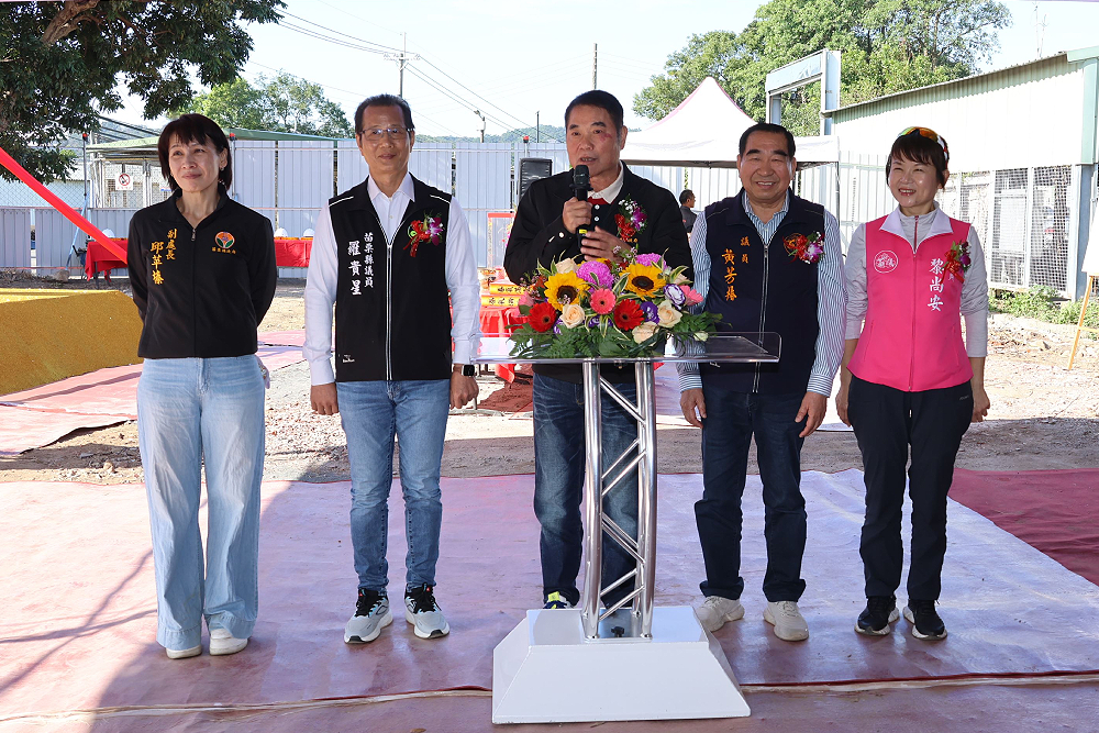 藉銅鑼鄉朝陽社區活動中心動土　鍾東錦：不分黨派顏色一起建設 237
