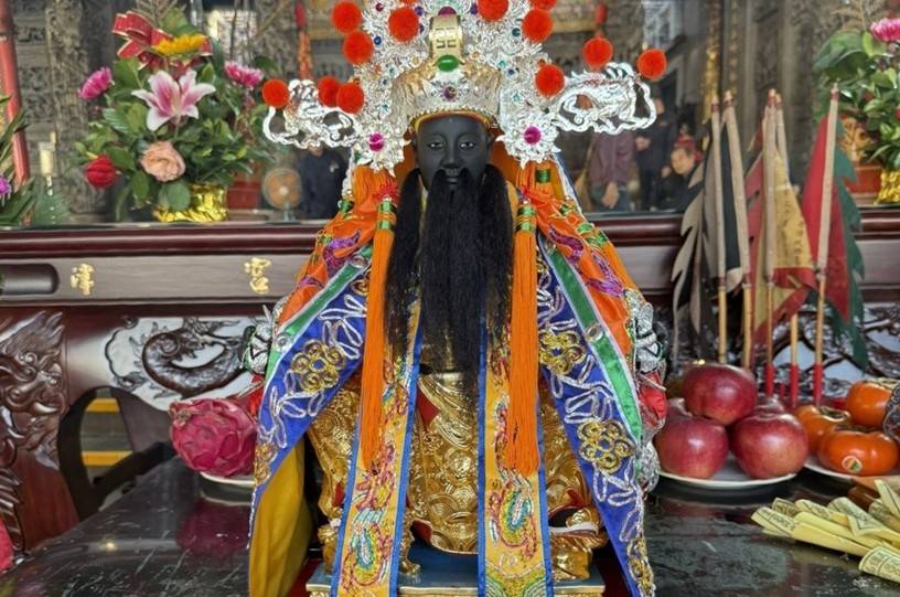 溫府千歲神像隨宜蘭王船遶境活動亮相,吸引信眾與民眾關注。(圖/宜蘭八重山西關廟提供)
