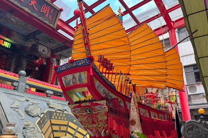 蘭陽第一艘王船亮相,象徵地方祈福與文化傳承。(圖/宜蘭八重山西關廟提供)