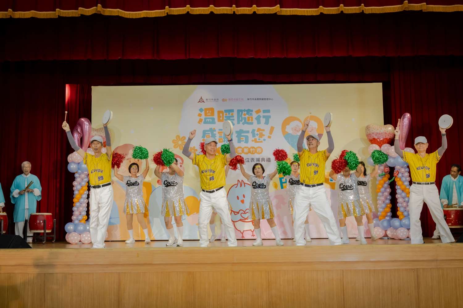 表揚典禮現場安排精彩表演,展現長照服務結合社區活力與溫度,為活動增添溫馨歡樂氣氛。(圖/記者張家燁翻攝)