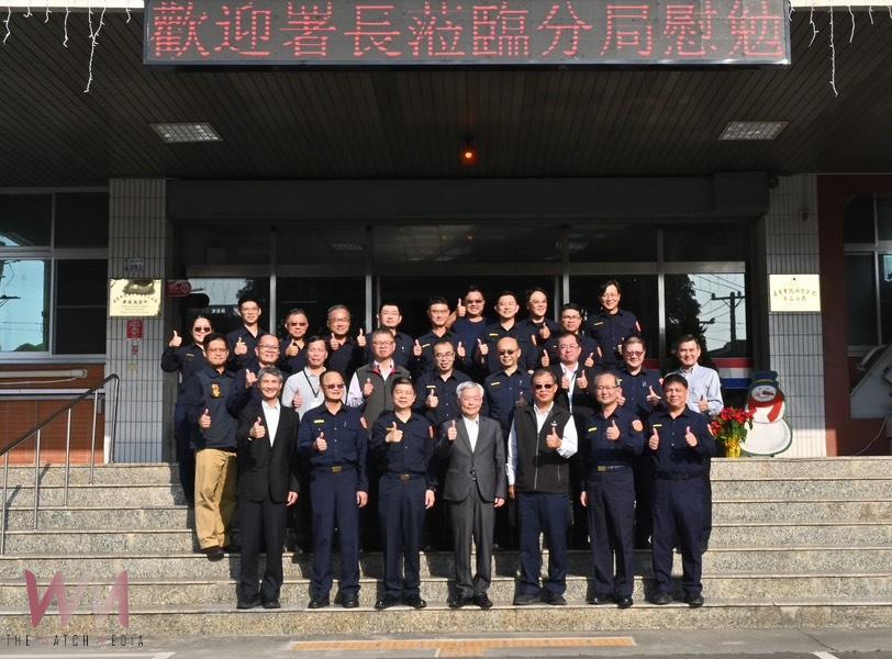 警政署張榮興署長在市警局長陳明志、第二分局長林志弘等人陪同到慰勉二分局員警,同時勉勵員警掌握「報案快、到場快、處置快」三原則,維護社會治安與保障民眾安全。(圖/嘉義市警察局提供)