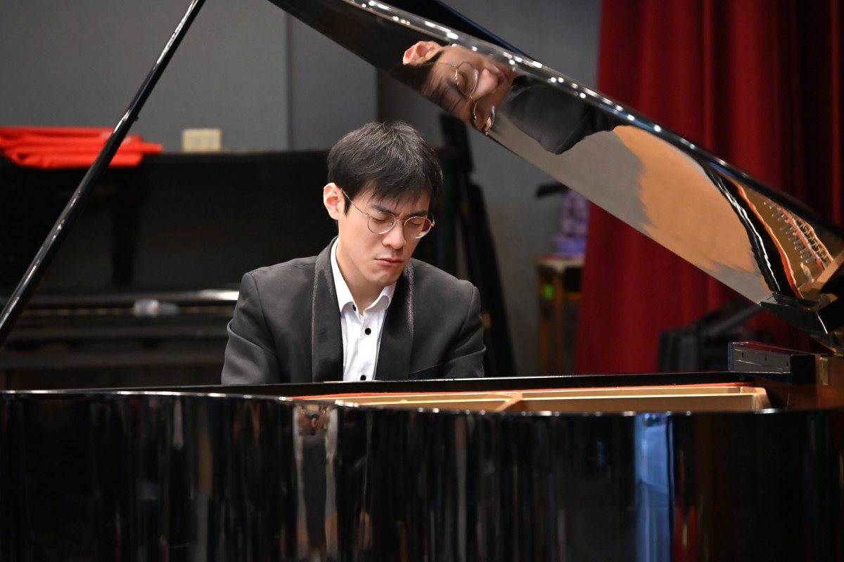 從鹿港走向國際舞台，鋼琴家張凱閔返鄉點亮彰化學子音樂夢。圖／彰化縣政府提供