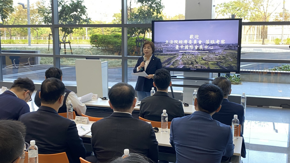 立委楊瓊瓔關心臺中國際會展中心東、西側展館裝修興建工程進度與後續策展規畫。