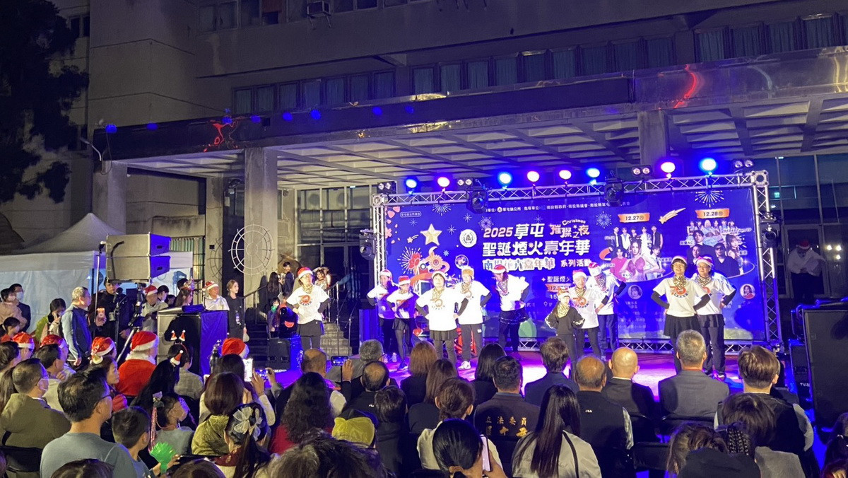 草屯鎮民眾共享平安夜。(草屯公所提供)
