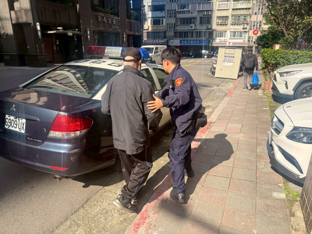 北市大安警協助迷途失智長者返家 家屬深表感謝 36 1766499992849