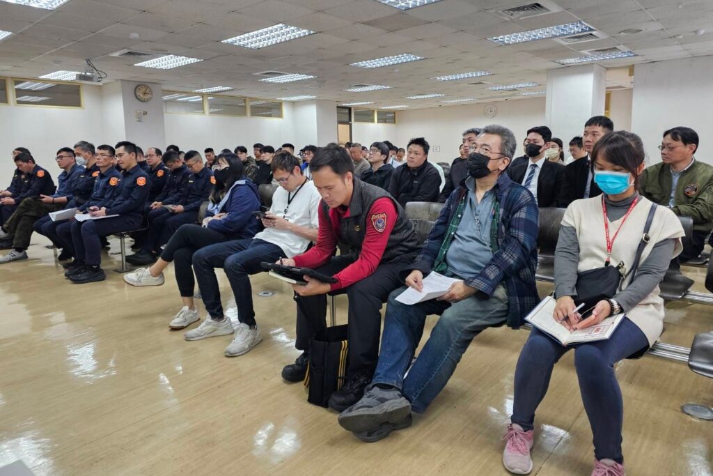 迎接2026跨年晚會信義警主動邀請信義商圈店家參加治安 交通協調會共創三贏 40 %E4%B8%89 24