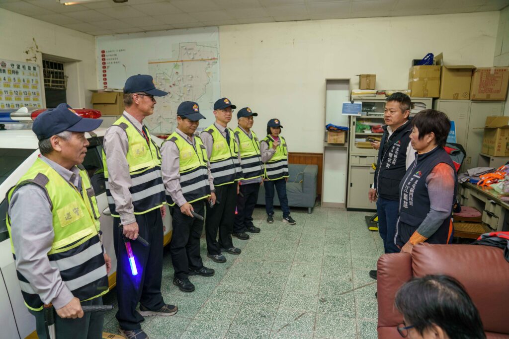 守護市民安全 中市211隊守望相助隊提升城市防護韌性 21 %E5%8C%97%E5%B1%AF%E5%8D%80%E9%95%B7%E9%99%B3%E5%AE%97%E7%A5%88%E5%8F%8A%E5%9B%9B%E6%B0%91%E9%87%8C%E9%95%B7%E6%B1%9F%E9%BA%97%E6%85%A7%E6%8F%90%E9%86%92%E9%9A%8A%E5%93%A1%E5%B7%A1%E9%82%8F%E6%B3%A8%E6%84%8F%E8%87%AA%E8%BA%AB%E5%AE%89%E5%85%A8%E4%B8%A6%E5%8A%A0%E5%BC%B7%E4%BF%9D%E6%9A%96 0