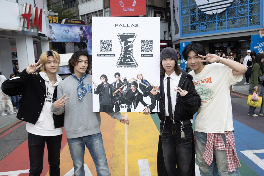 「新人之最」PALLAS稱霸跨年!〈下天堂〉6天17萬點閱 師奶包圍搶簽合照 37 %E5%B0%8F%E8%91%B5FAMA%E5%A4%A7%E5%AF%B6.%E6%BC%A2%E5%A0%A1