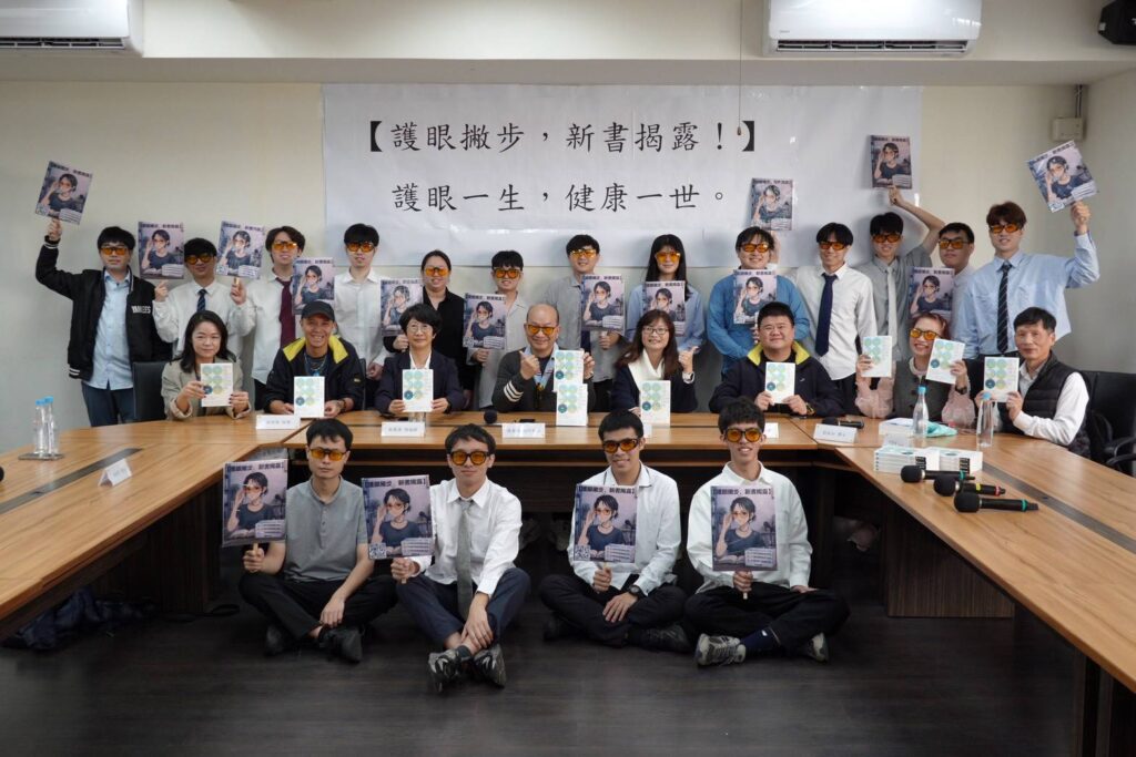 白內障迅速年輕化!清大教授周卓煇新書解析光與眼睛健康真相 49 11412241
