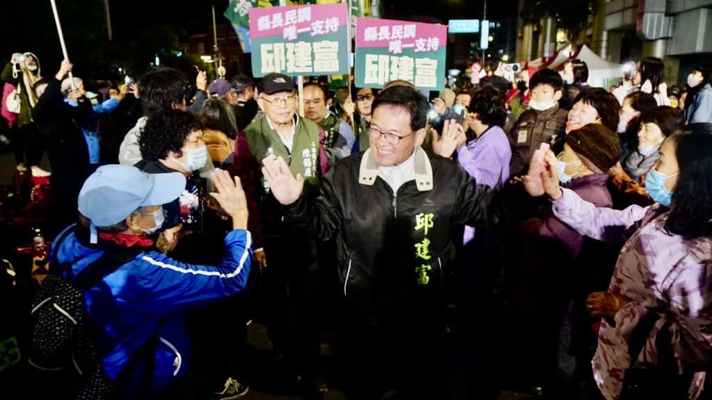 ▲民進黨選舉對策委員會今日上午會中達成共識,建議徵召現任立委陳素月參選2026年彰化縣長,前彰化市長邱建富對此表示「非常遺憾」。(記者林明佑翻攝)
