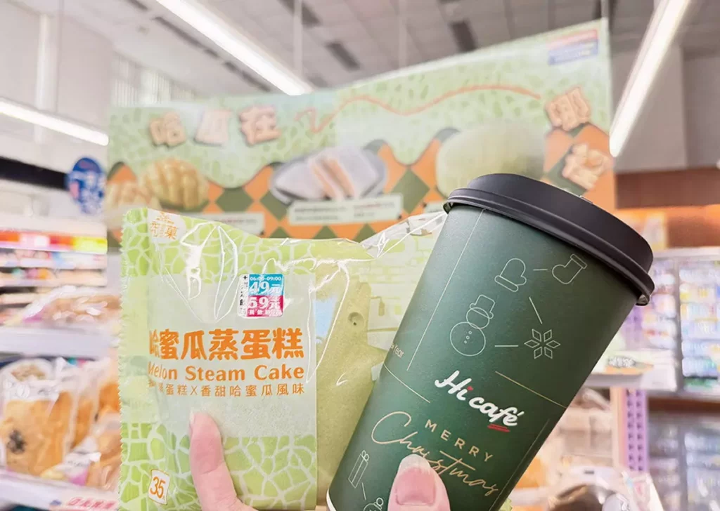 「哈蜜瓜蒸蛋糕」口感綿密，售價35元，早餐時段6點到9點搭配指定飲料，合購價49元