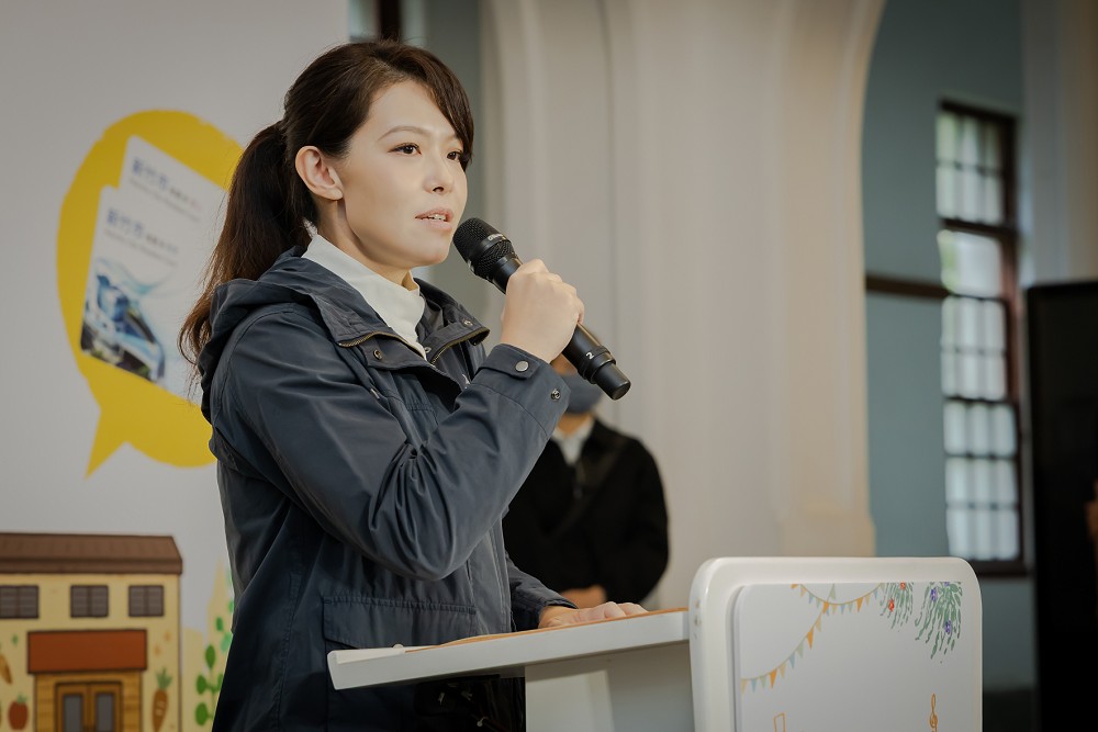敬老卡、愛心卡明年起開放農會藥局代買 高虹安:以實際行動守護每位長輩 256 敬老卡、愛心卡明年起開放農會藥局代買 高虹安:以實際行動守護每位長輩 255