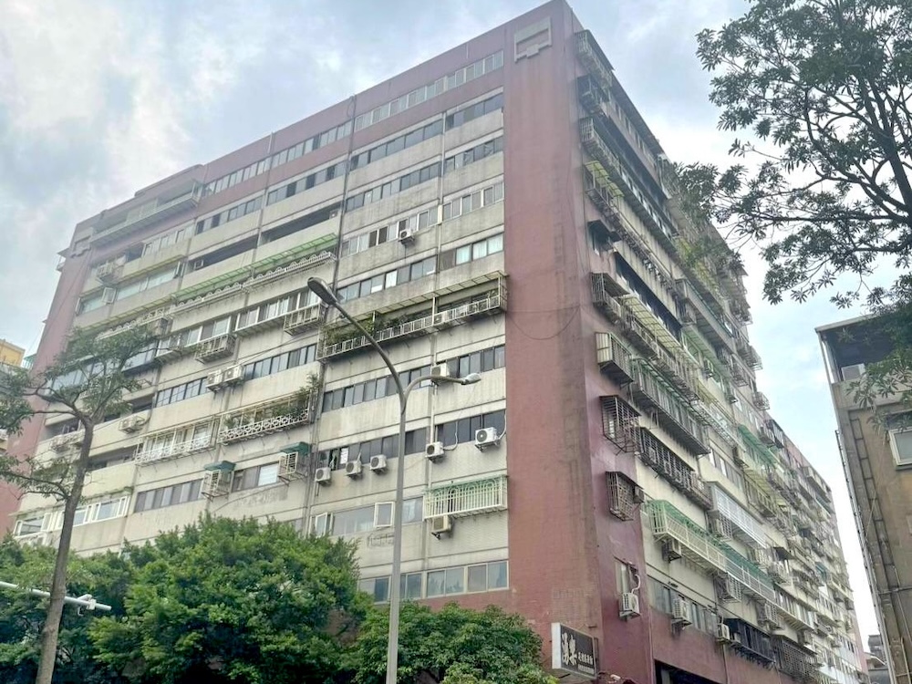 入住信義區不需高門檻 忠駝國宅、永順大樓、 紐約第五街詢問度高 196 入住信義區不需高門檻 忠駝國宅、永順大樓、 紐約第五街詢問度高 195