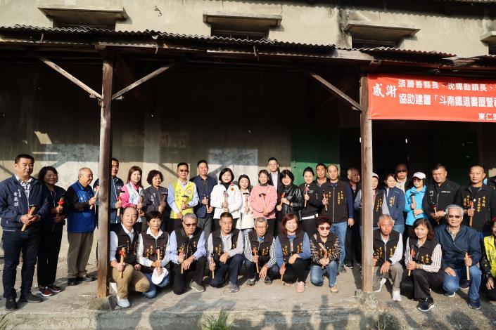 ▲翻轉廢棄倉庫!斗南鐵道小書屋動工,張麗善縣長:打造教育與藝術共生新地標。(記者劉春生攝)