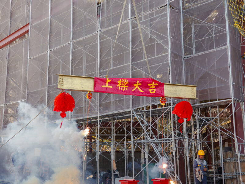 圖文：小蔡電器台中「綠能智慧物流航母」吉時上樑斥資打造300噸減碳基地　力拚2027年底完工。