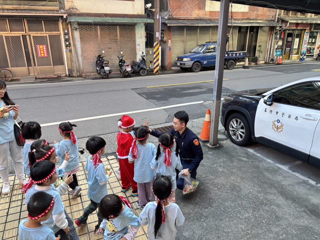 聖誕送暖 和平小天使祝警察聖誕快樂 55 1766632205173
