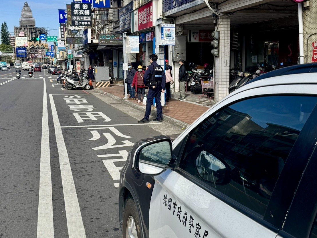 龍潭警人潮聚集處加強巡守 即時應對突發事件 S 8265868 0