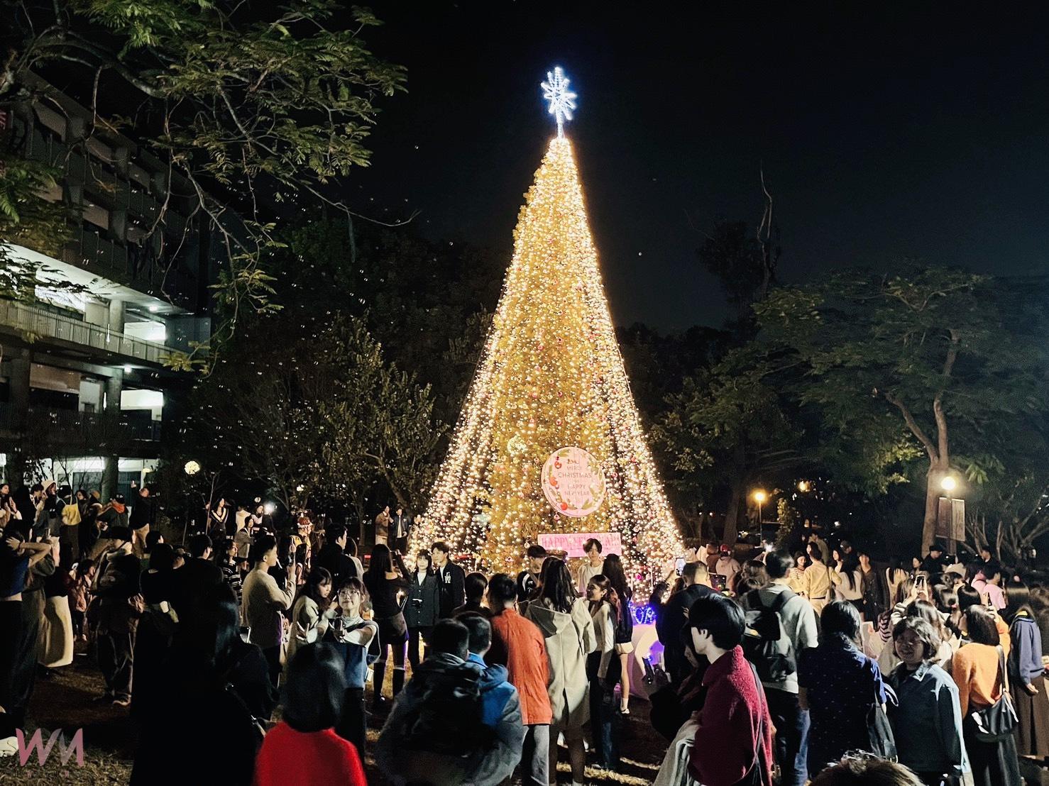 溫馨節慶嘉年華!東海點亮夜光玫瑰園、永續聖誕樹 平安夜校園人潮創高峰 - https://www.watchmedia01.com