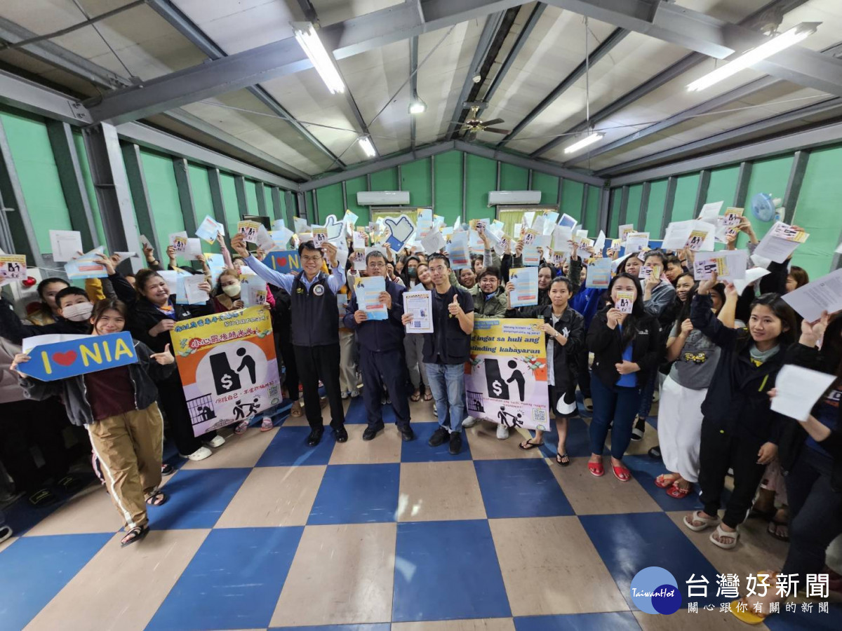 移民署臺中市第二服務站結合警方及人力仲介公司辦理移工權益及反詐騙宣導。