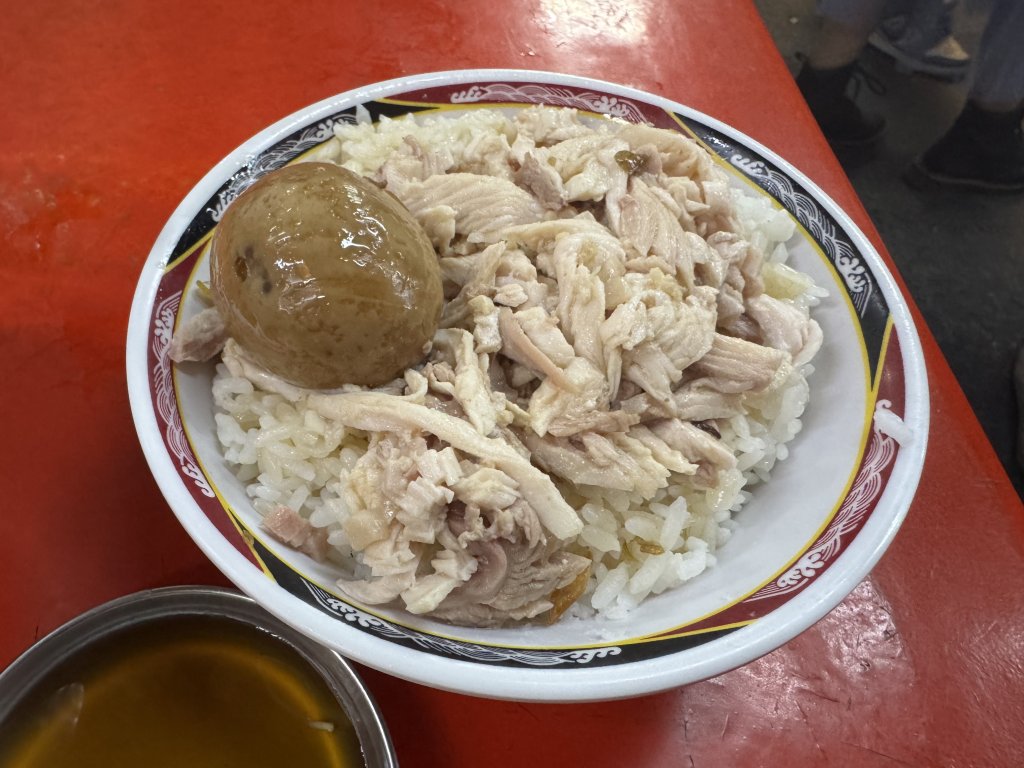 日本部落客吃「台版親子丼」!一看照片…竟是雞肉飯+滷蛋 台網友笑翻