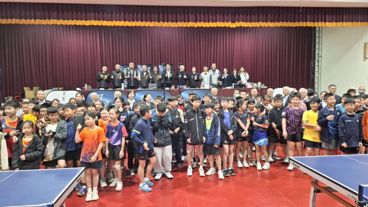 ▲臺南市體育總會與群岳股份有限公司共同舉辦的第二屆「群岳盃全國桌球錦標賽」,今(26)日台南市立桌球館舉行開幕儀式。(圖/記者陳彥霖攝2025.12.26)