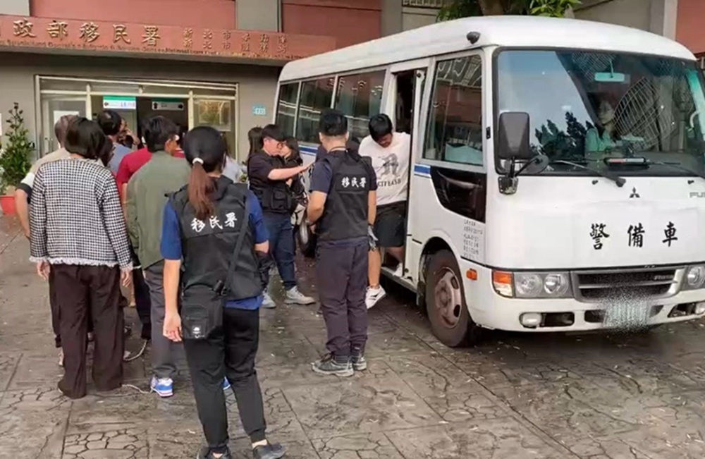黑工旅行團入境打工 泰籍人蛇兼導遊機場被逮 228 cnews204251226a08