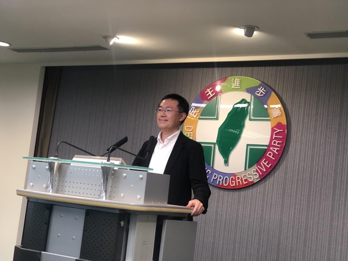 總預算卡關陷僵局 民進黨:藍白提案矛盾、自毀憲政程序 226 總預算卡關陷僵局 民進黨:藍白提案矛盾、自毀憲政程序 225