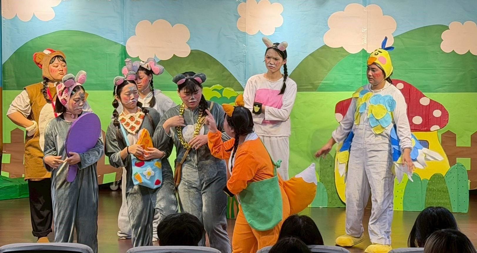 新生醫專幼保科畢業劇展登場 SDGs觀念向下扎根 圖說二:新生醫專幼兒保育科115級畢業劇展「勇敢不害怕 團結力量大」,近日於校園展開