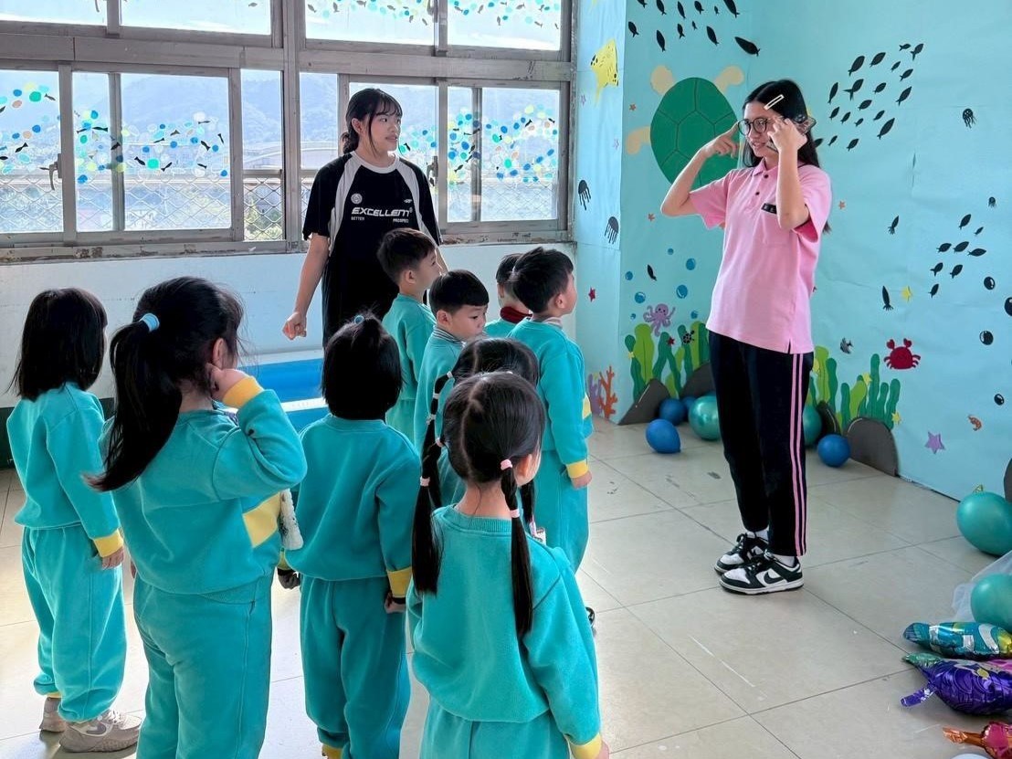 新生醫專幼保科畢業劇展登場 SDGs觀念向下扎根 圖說四:劇場演出外,學生亦以環保、節慶為題打造情境空間,讓幼兒在遊戲中深化永續 0
