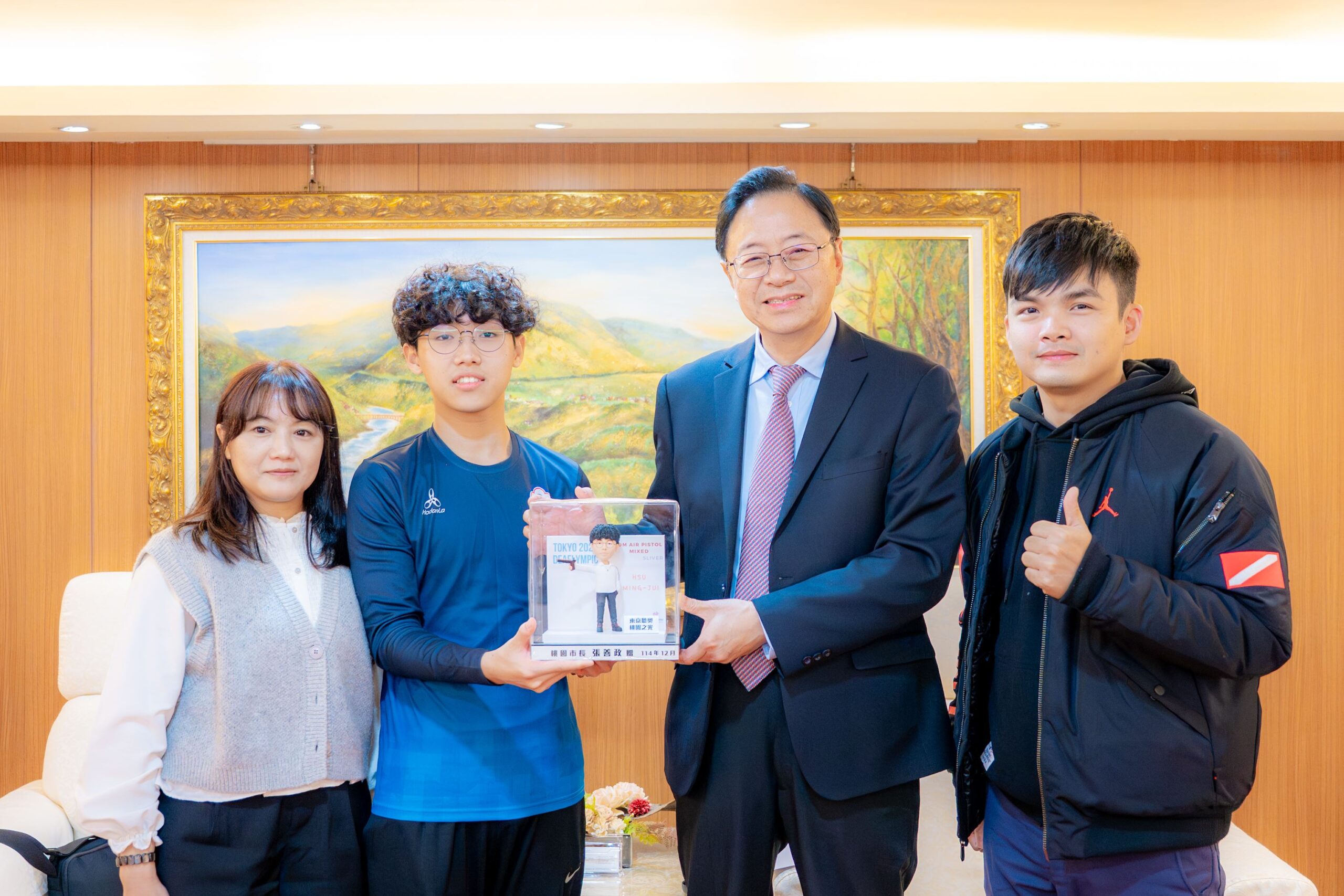 桃園選手許明睿奪福林匹克運動會空氣手槍銀牌 張善政接見表揚 eb502719 6664 4807 89cb 3c3e9ee77d2f scaled