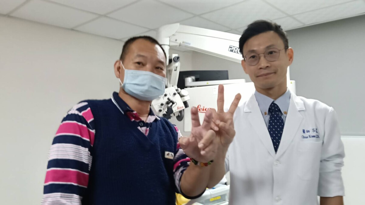 ▲斷指傷患藉皮瓣重建手術保留手指功能,杏永醫院呂俊寬醫師(右)成功守護職場傷患希望。