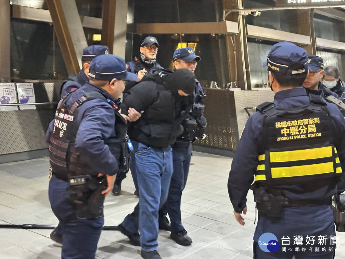 桃園市政府警察局捷運警察隊與桃園大眾捷運公司，在機場捷運 A19 桃園體育園區站聯合舉行「多重災害模擬演練」。