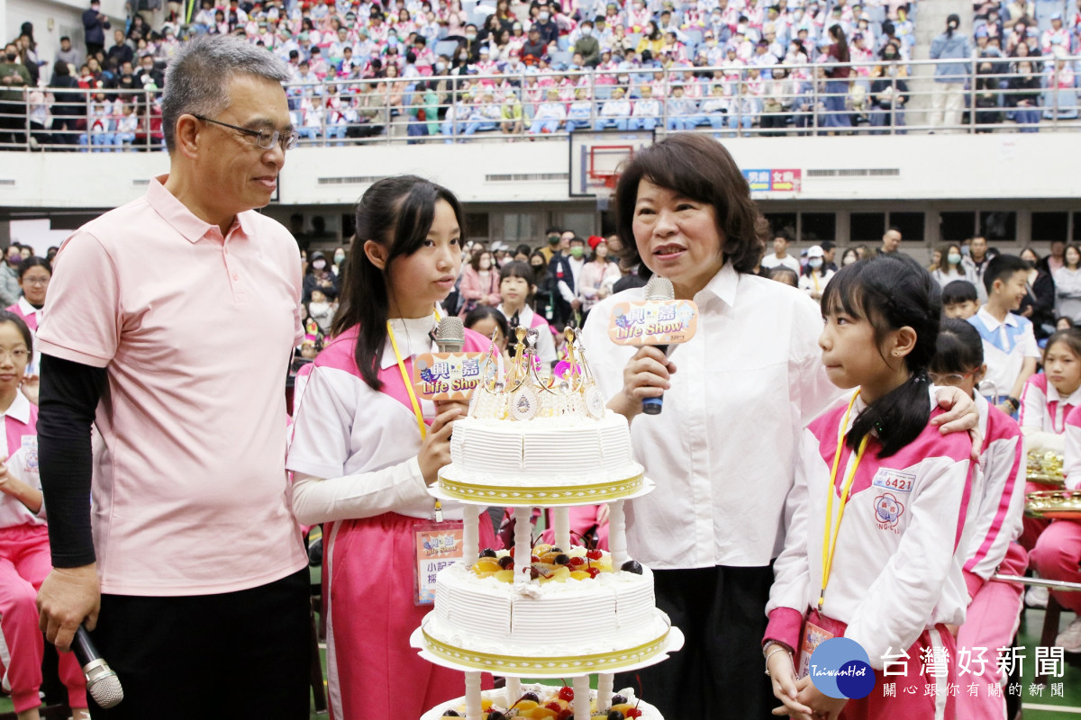興嘉國民小學以「三十三載共築夢,邁向淨零 easy go!」為主軸,舉行創校33週年校慶活動/嘉義市府提供