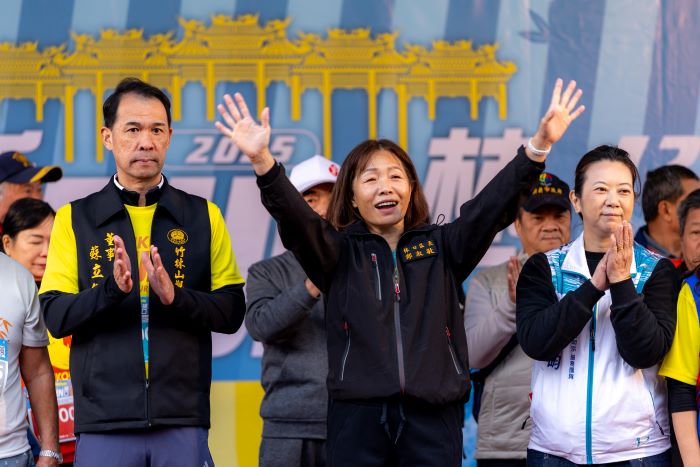 打造全家歡樂盛會 祈福RUN林口 4千人熱烈響應 42 《圖說》鄭淑敏區長感謝大家熱情支持林口路跑活動。〈林口區公公所提供〉