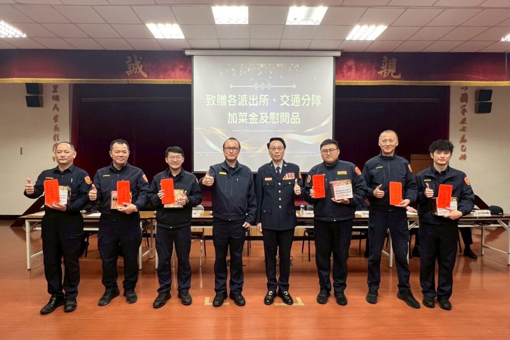 因應臺北市1219隨機攻擊事件 行政院政務顧問王瑞華 文山第一分局長洪漢周率文山第一義警大隊全力投入治安維護行列 65 %E4%B8%89 32