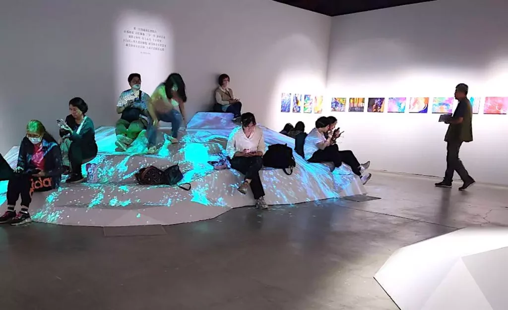 《流光藝境》特展「意境」展區，展開沉澱的體驗，如同一把無形之鑰，發掘並開啟專屬