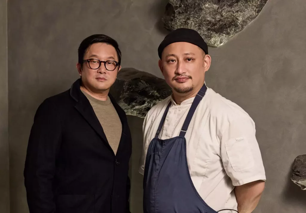 金蘭食品董事長鍾淳名(左)邀請好嶼HOSU主廚李易晏(右)以金蘭油膏進行臺菜創作