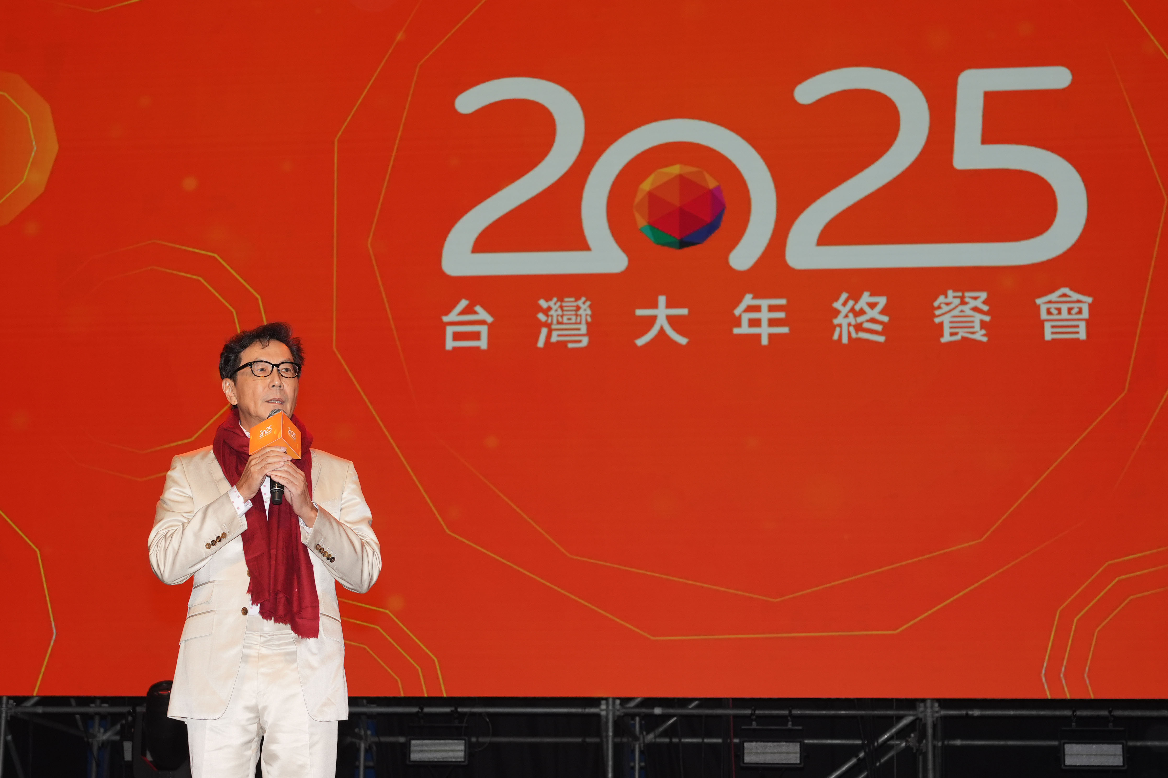 台灣大年終餐會席開逾5百桌 蔡明忠:Agentic AI 驅動下一波成長